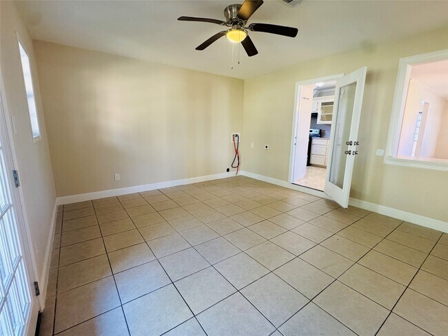 Building Photo - 605 Tovrea Rd