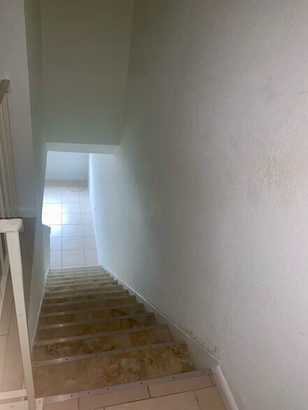 Building Photo - 1255 W 53rd St