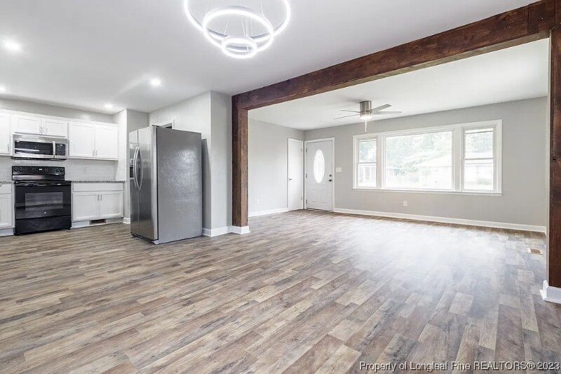 Building Photo - 3221 Rogers Dr