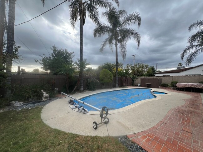 Building Photo - 3 bed, 2 Bath North Hills Pool Home with RV Access