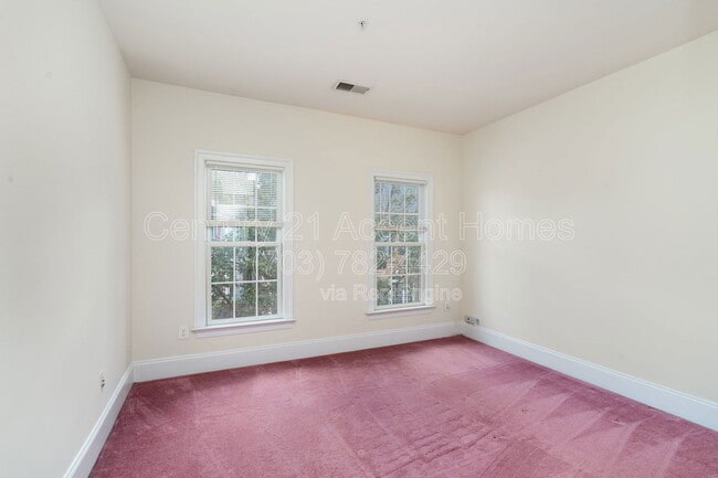 Building Photo - 8401 Tysons Trace Ct