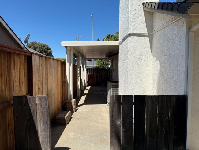 Building Photo - Modern 4 Bedroom One Story *Vacaville