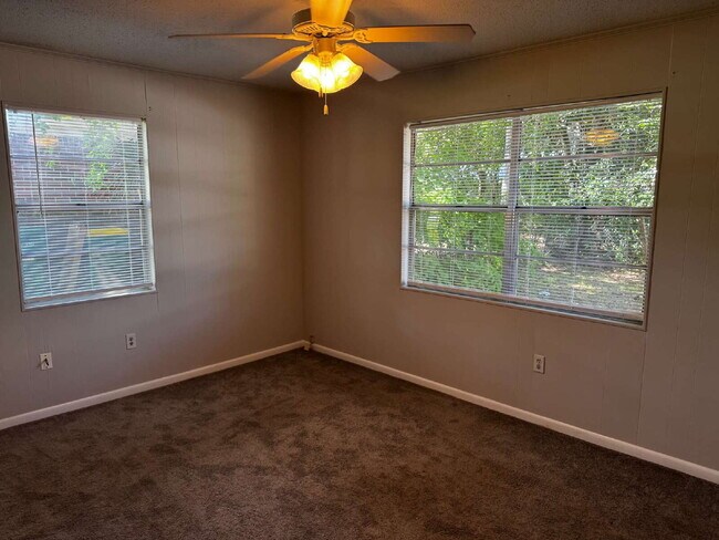 Building Photo - "Charming 2-Bedroom Retreat in Destin – Co...