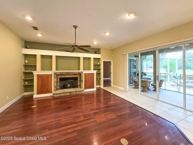 Building Photo - 949 SE Gardenbrook Ct
