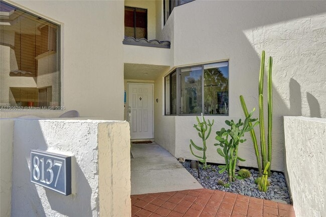 Building Photo - 8137 NW 17th Manor