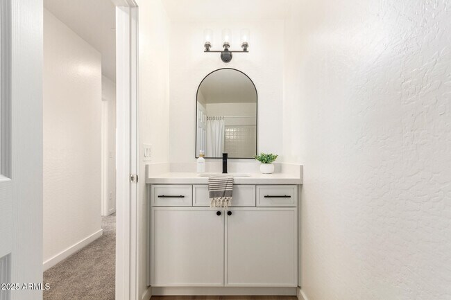 Building Photo - 479 E Dragon Springs Dr