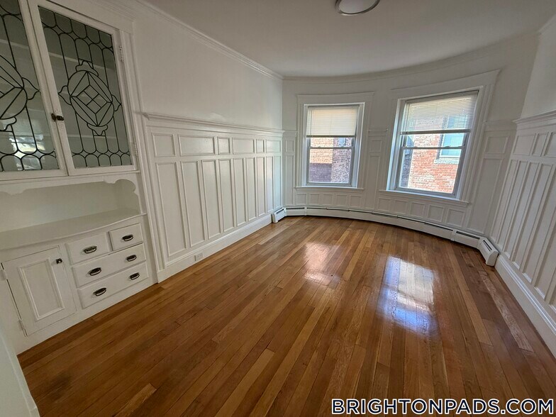 Building Photo - 47 Strathmore Rd