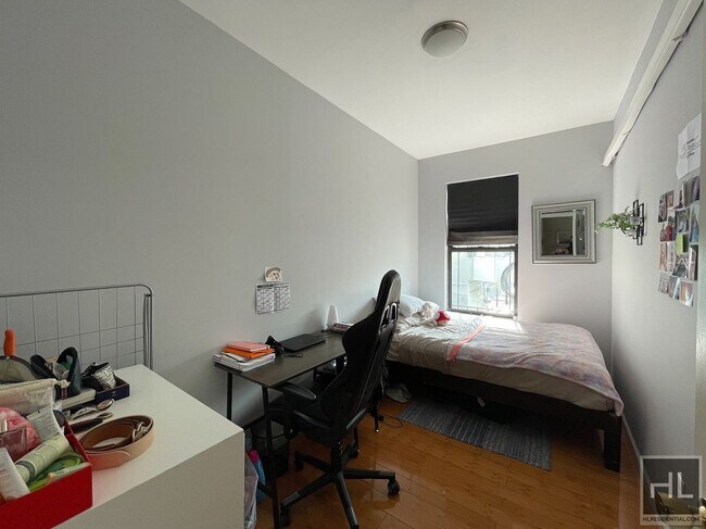 Building Photo - NO FEE Two bedroom in Prime Location on Di...