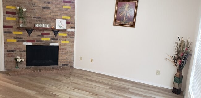 Building Photo - 2500 E Park Blvd