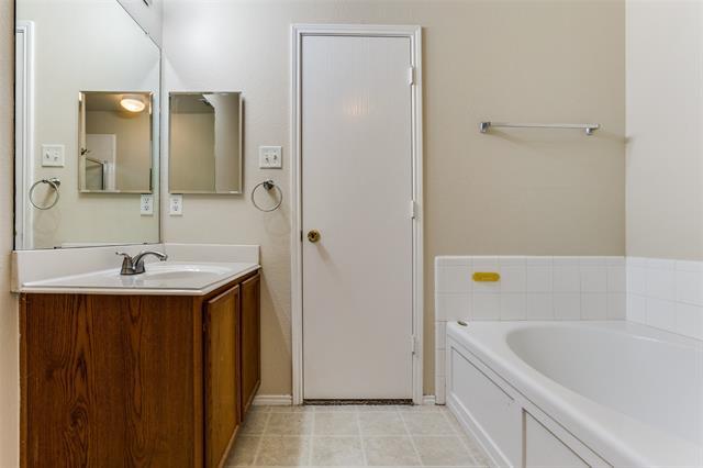 Building Photo - 404 Oxford Dr