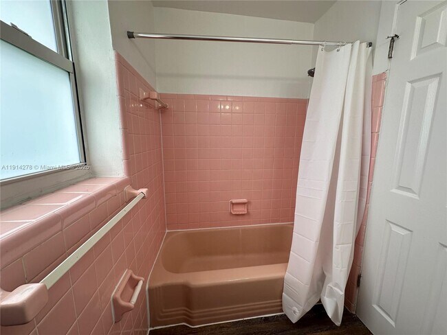 Building Photo - 1821 Thomas St