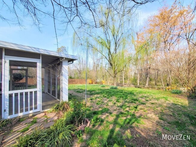 Building Photo - 3004 Bardwell Rd