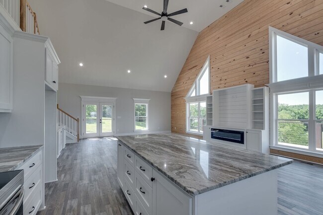 Building Photo - 37 Lakeview Dr