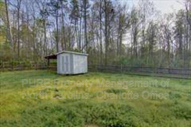Building Photo - 1109 Ashford St