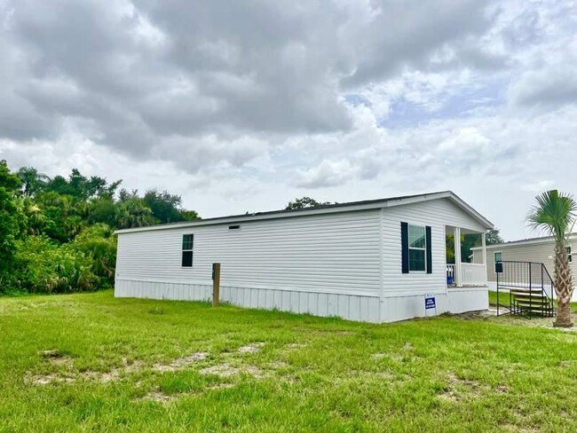 Building Photo - 16801 Oak Leaf Ct
