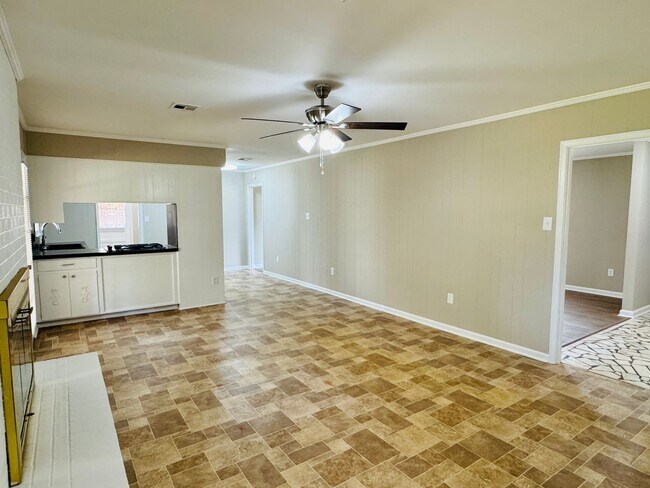 Building Photo - Room to Roam, Comfort to Stay — This Updat...