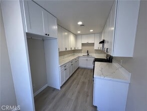 Building Photo - 40 Paradise Valley N