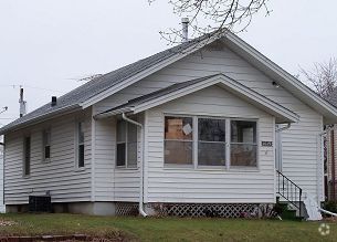 Building Photo - 2 bedroom house