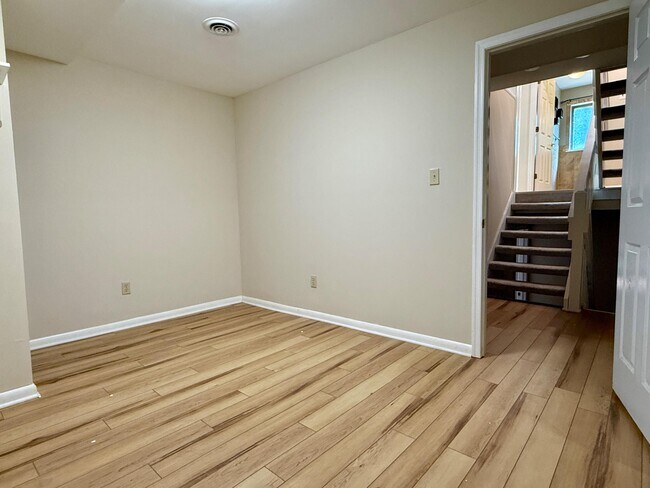 Building Photo - 5545 Doral Dr