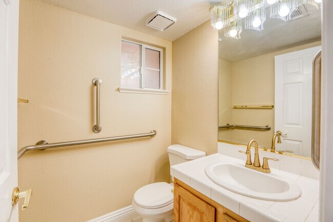 Building Photo - POOL HOME WITH LUSCIOUS GOLF COURSE & MAJE...