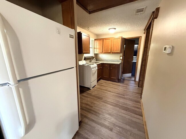 Building Photo - Upstairs 2BR/1BA Riverside Duplex Apartment