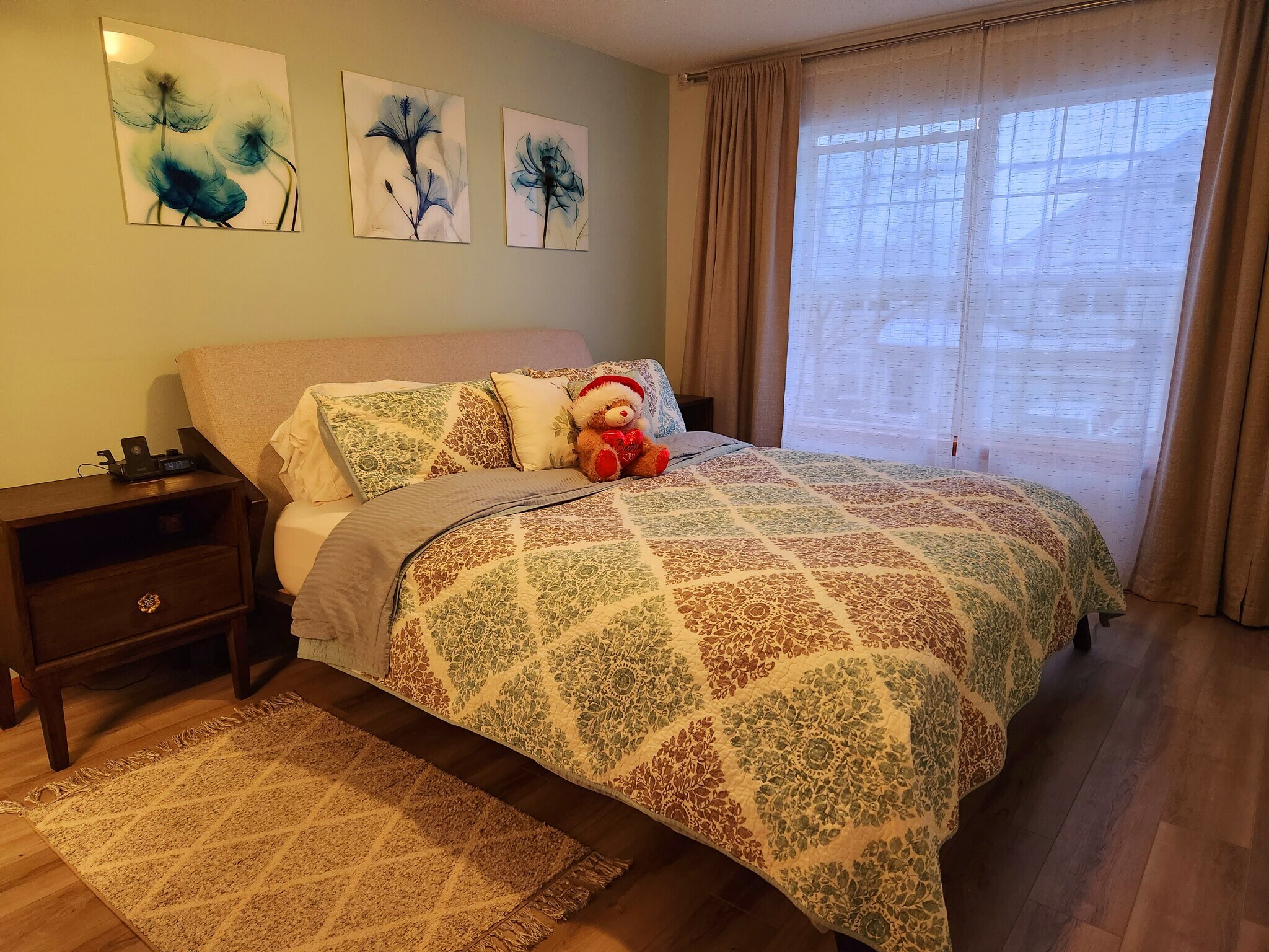 master bedroom featuring large window - 862 Princeton Ave