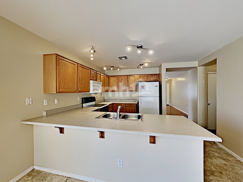 Building Photo - 22570 W Mohave St