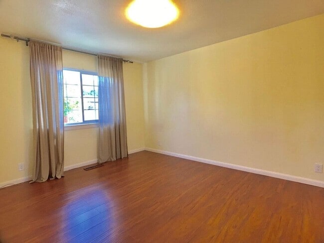 Building Photo - 2803 Dowe Ave