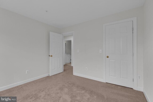 Building Photo - 1814 Fallbrook Ln