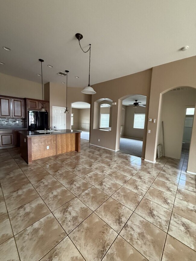 Building Photo - Gorgeous 3 bed in Cobblestone Farms, Maricopa!