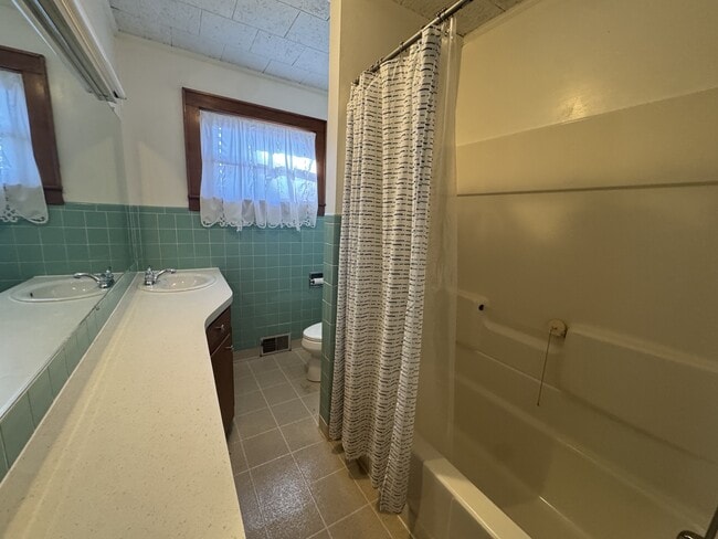 Building Photo - 5804 Elkin Hwy