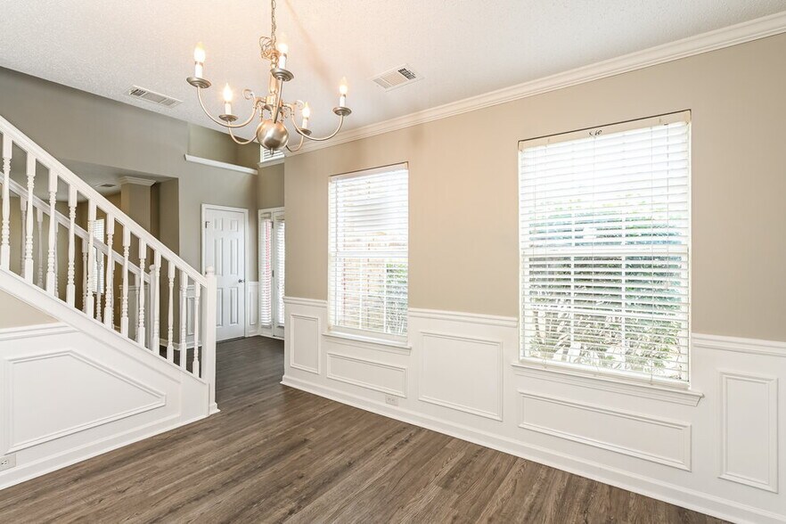 Building Photo - 5863 Sunflower Ct