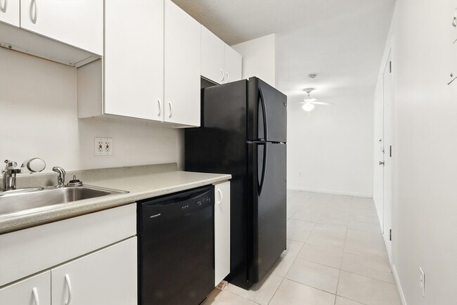 Building Photo - 18 Kenmar Dr