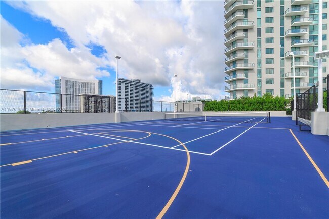 Building Photo - 501 NE 31st St