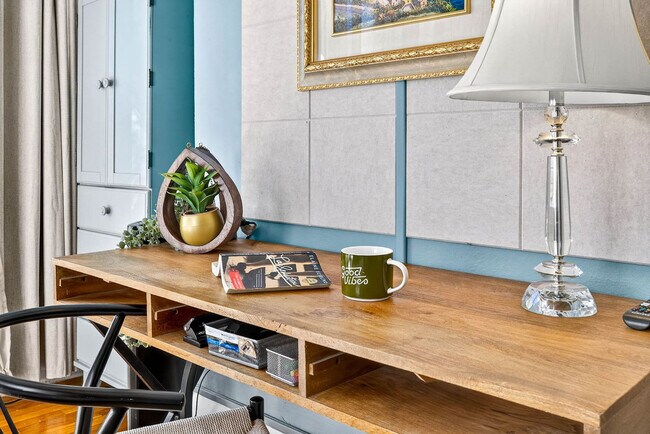 Building Photo - 3321 W San Juan St