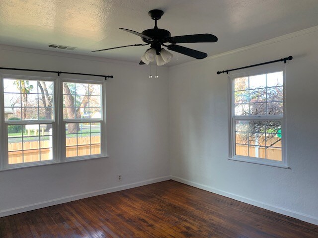 Building Photo - 1734 Spruce Ave