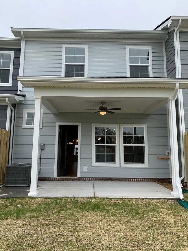 Building Photo - 2043 Orangery Dr