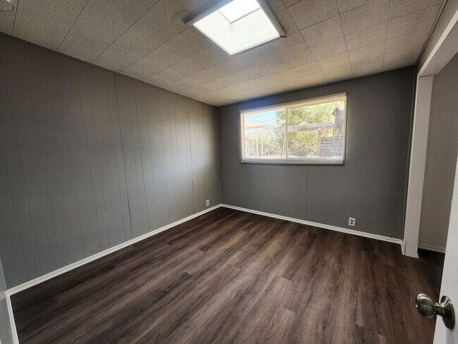 Building Photo - 3 bedroom 1.5 bath home!!!