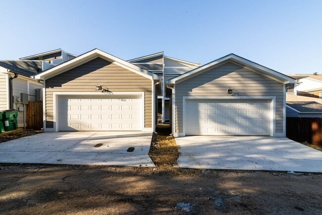 Building Photo - COMING SOON! 3 Bed/4 Bath Buena Vista 3 Story Townhouse-Rooftop level with Downtown Views!!