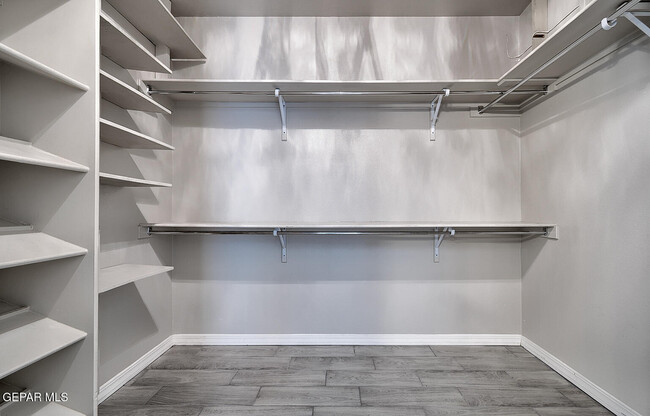 Building Photo - 14805 Holly Springs