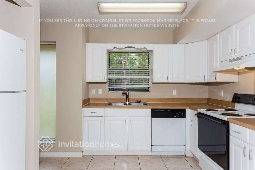 Building Photo - 11256 59th St N
