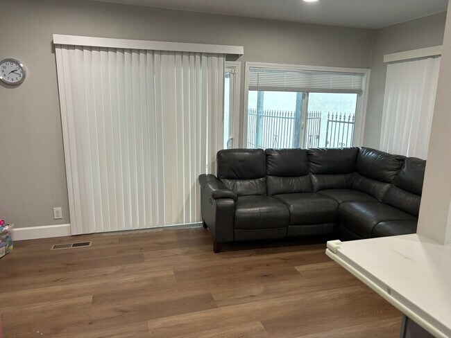 Building Photo - 6311 Benzo Dr