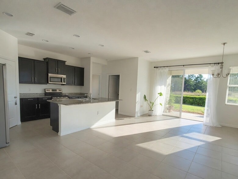 Building Photo - 17589 Garsalaso Cir