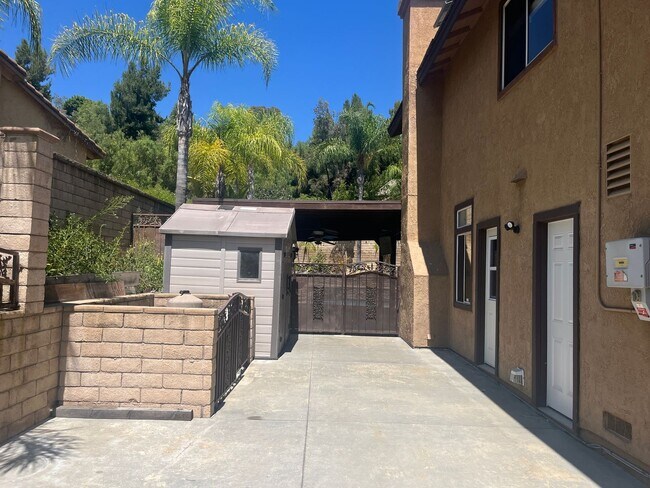 Building Photo - 4 Bedroom/2.5 Bath Home with Pool in Chino...