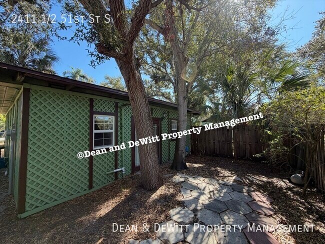 Building Photo - 2411 1/2 51st St S-