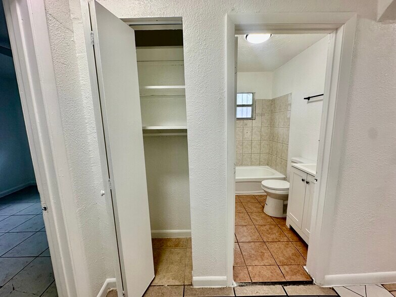 Building Photo - 6136 N Miami Ave