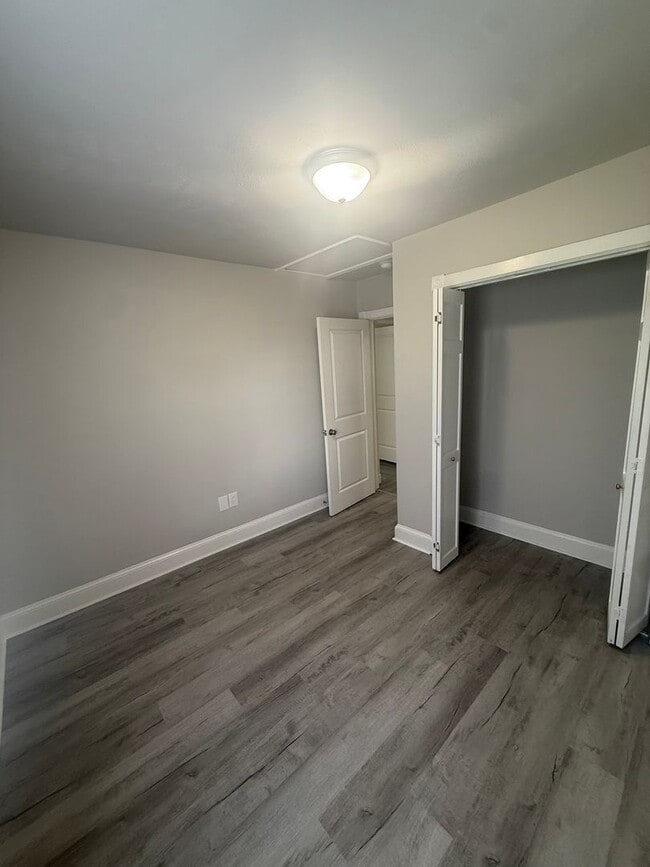 Building Photo - 4-bedroom, 2 full bathroom, 1 story house