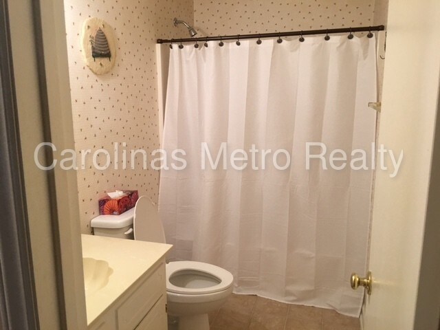 Building Photo - 2321 Oldenburg Dr