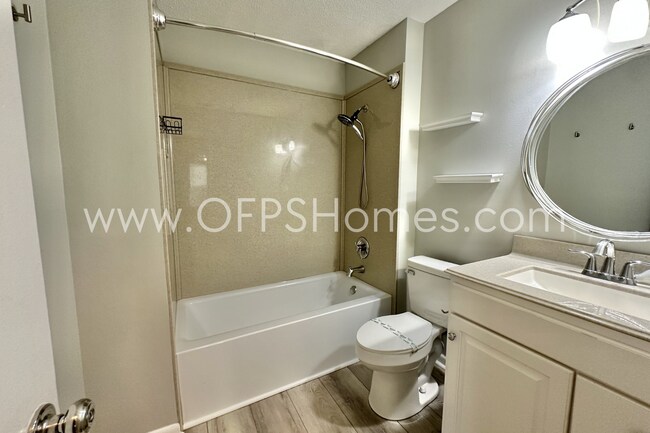 Building Photo - Move-in Special w/ Signed Lease by April 15