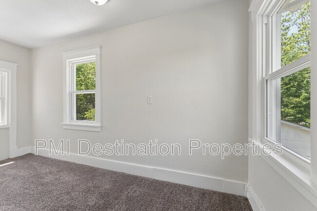 Building Photo - 204 Bury St